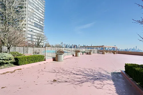6040 Boulevard East Photo 1