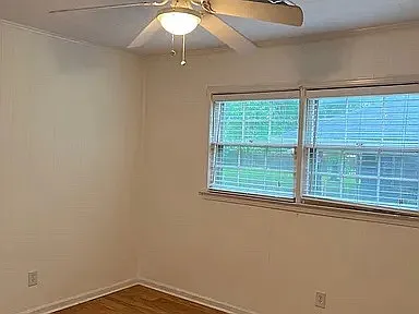 601 Larkin Ln — Photo 11