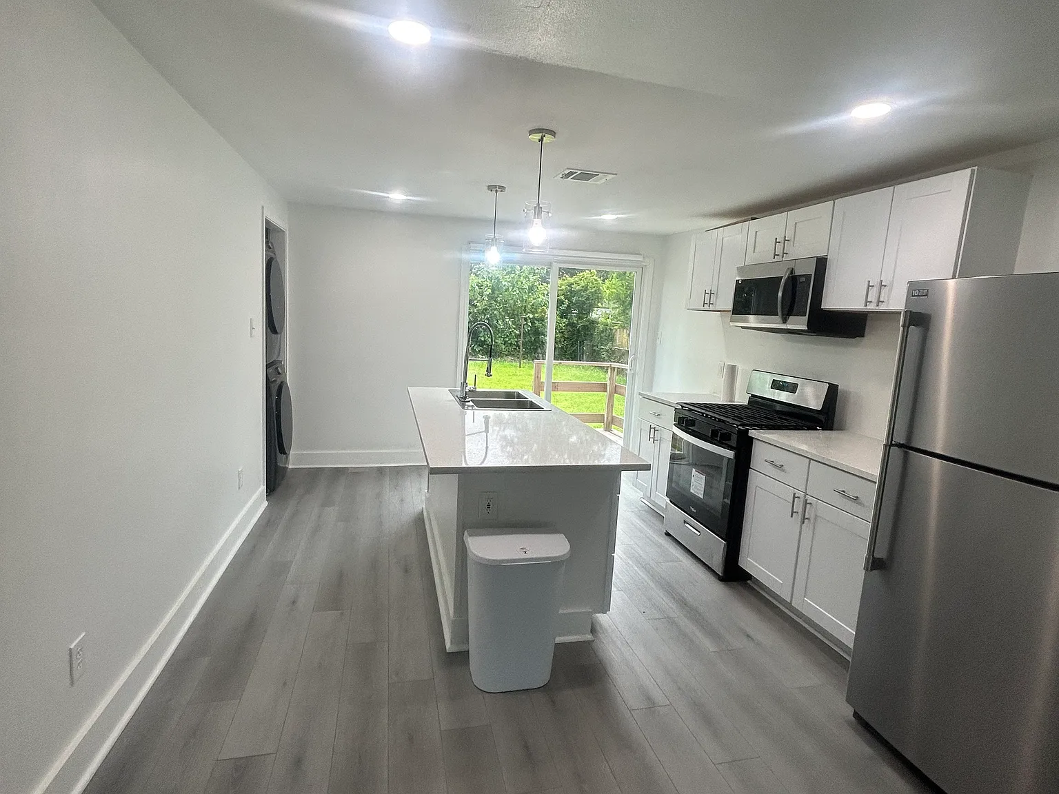 3 bed, 1104 sqft, $1,795 — Photo 3