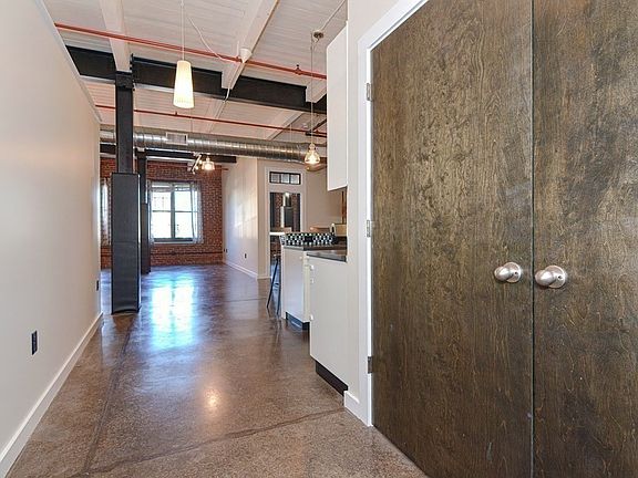 5th image of 406 Lincoln St Unit 204