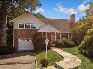 9 Pasadena Rd, Bronxville, NY 10708