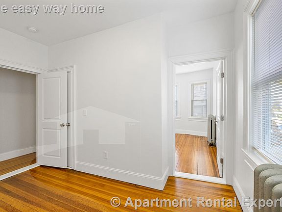 4th image of 126 Columbia St