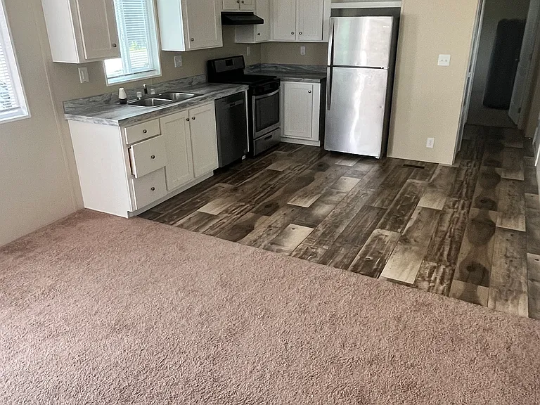1804 N Pinewood Dr — Photo 3