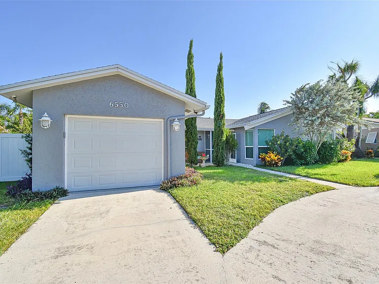 6550 Country Wood Way — Photo 2