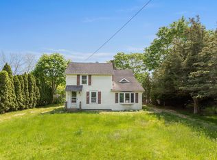 8 Bay Ave, East Quogue, NY 11942