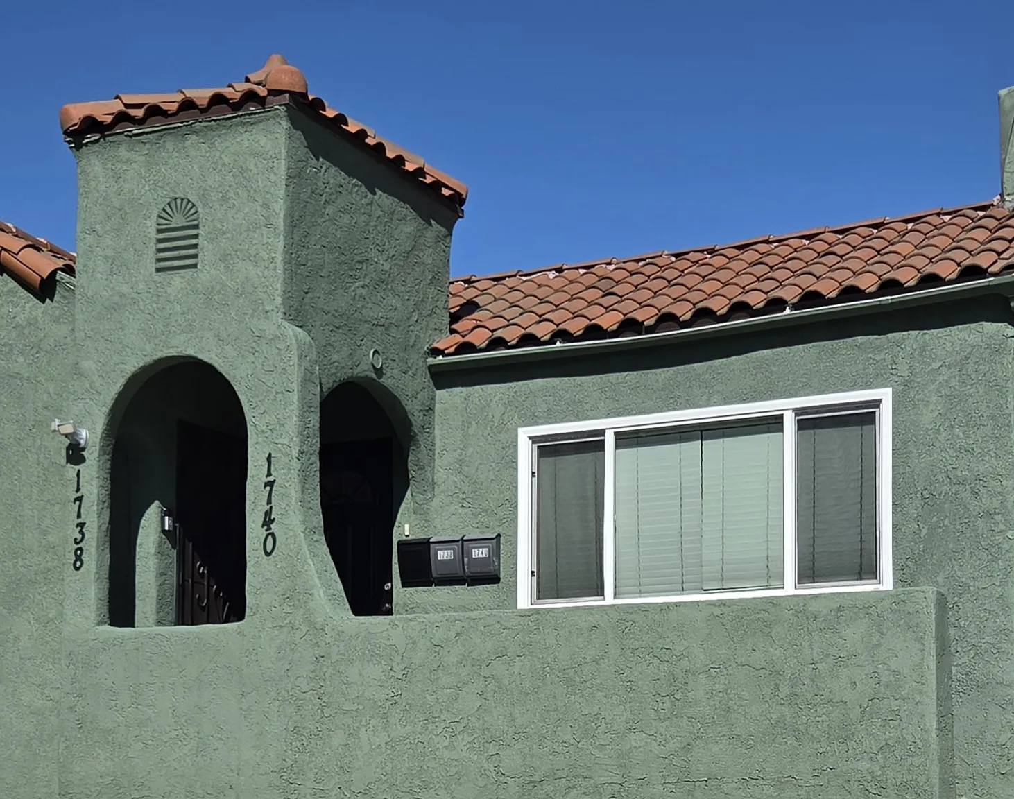 1740 S Mansfield Ave — Photo 1