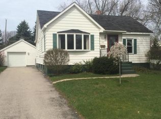 1021 N Rath Ave, Ludington, MI 49431