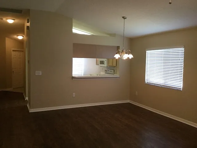 545 Lindsay Anne Ct — Photo 4