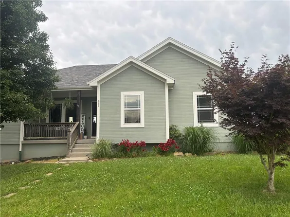 111 E Timberlake Dr, Lone Jack, MO 64070