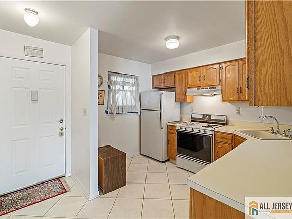 5th image of 5 Lily Ct