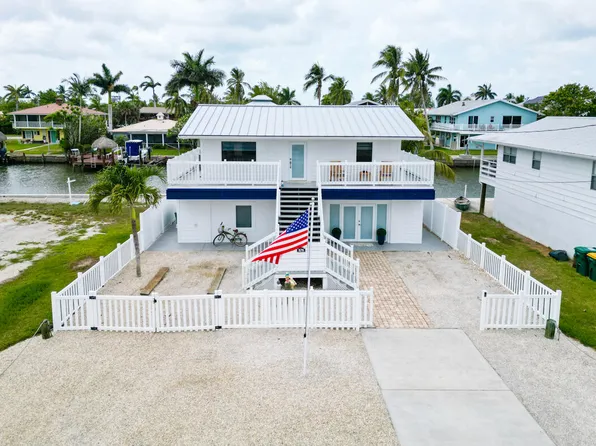 576 Coconut Ave, Goodland, FL 34140