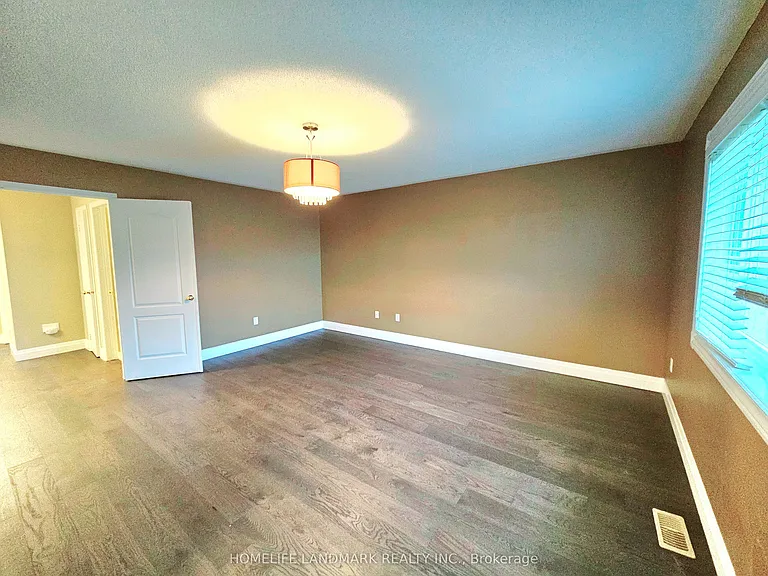 188 Wainscot Ave — Photo 12