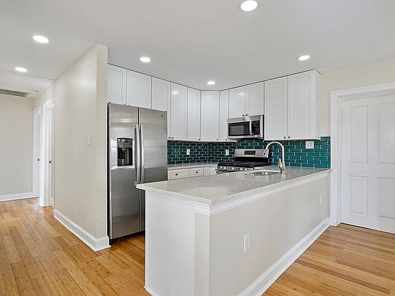 4th image of 600 Randolph Ave
