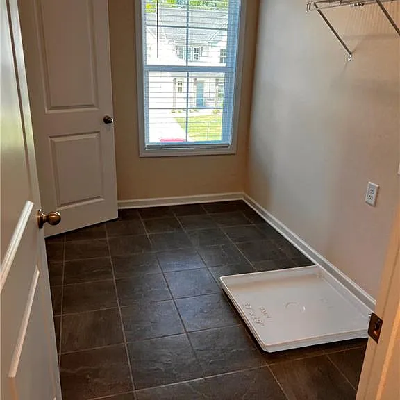 3755 Crestland Ln — Photo 13
