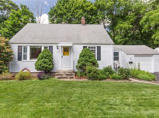 3 Waite St, Warwick, RI 02886