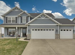 706 E Country Ridge Dr, Mahomet, IL 61853