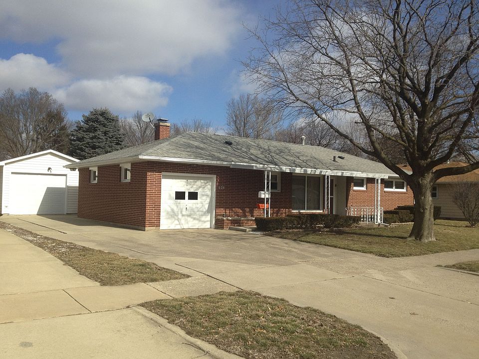 Front of house - 2 garages!