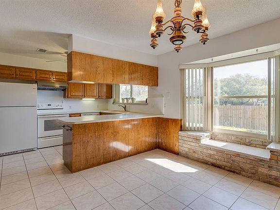 4th image of 228 Crosstimber Dr