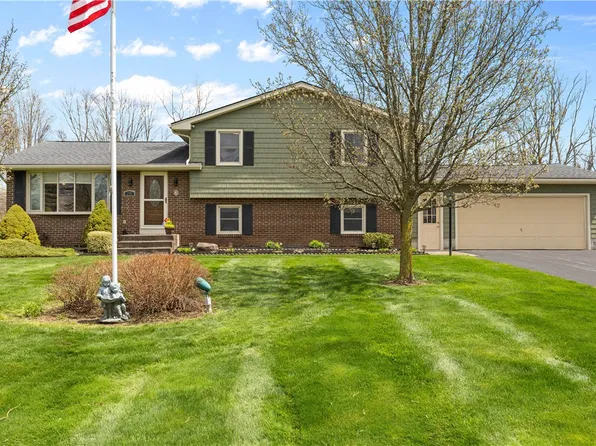 28 Hiawatha Trl, Spencerport, NY 14559