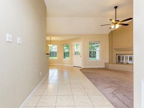 3rd image of 803 Sandringham Dr