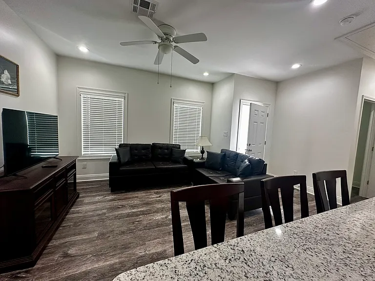 2310 Timberlane Dr — Photo 6