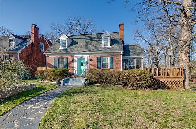 1st image of 2110 Oakwood Ln