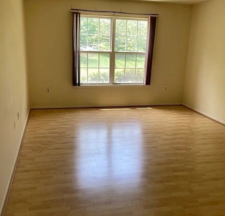 3rd image of 609 Magnolia Ln