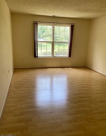 609 Magnolia Ln — Photo 3