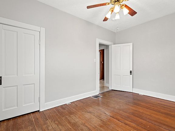 4th image of 602 E Jackson St
