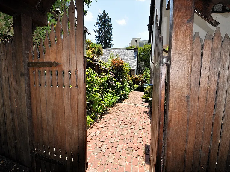 1835 Spruce St — Photo 35