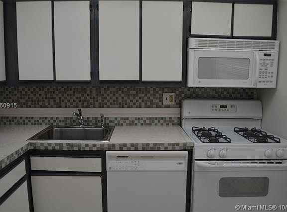 2nd image of 13100 SW 92nd Ave #Aph13