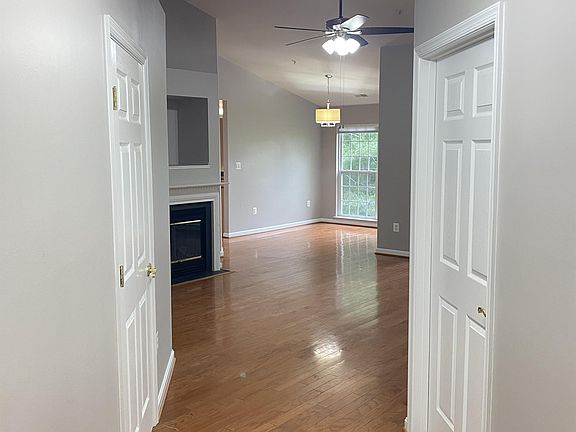 2nd image of 597 Cawley Dr Unit 3B