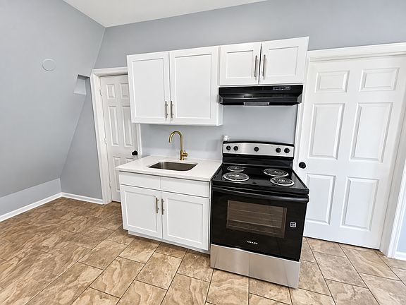 2nd image of 186-188 W Runyon St #3