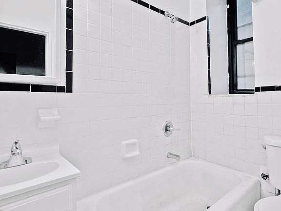 3rd image of 11 E 32nd St #7K