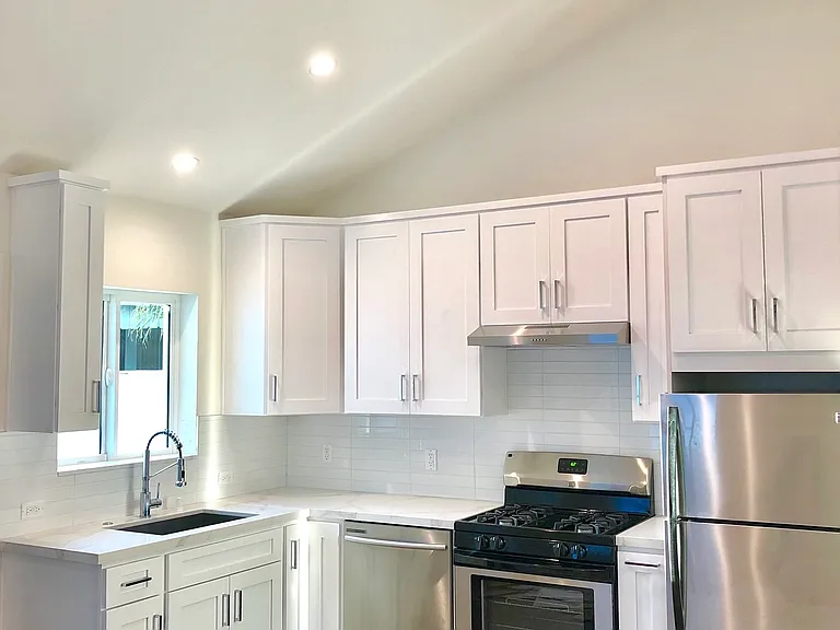 6342 Murietta Ave — Photo 2