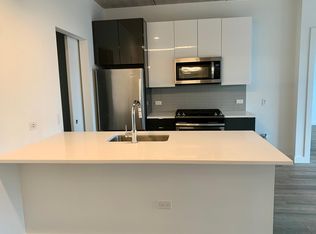 3906 N Broadway St #413, Chicago, IL 60613