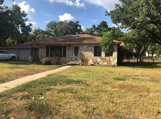 928 E Cedar St, Seguin, TX 78155