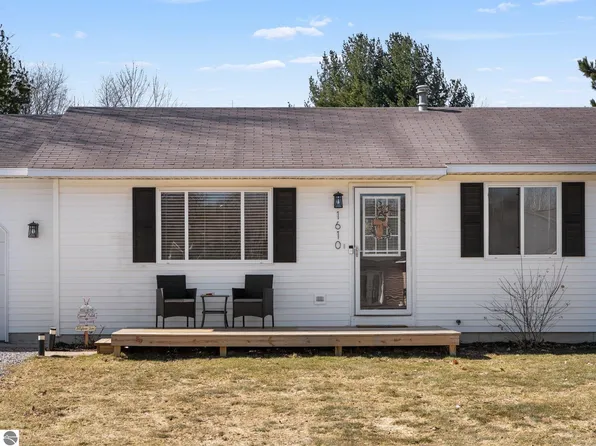 1610 Walter Dr, Grawn, MI 49637