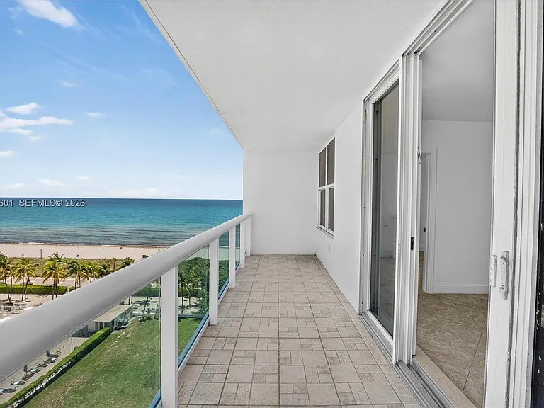 5001 Collins Ave #9H — Photo 2
