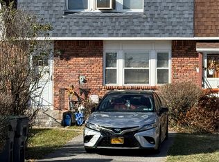 32 Whitman Ct, Middletown, NY 10941