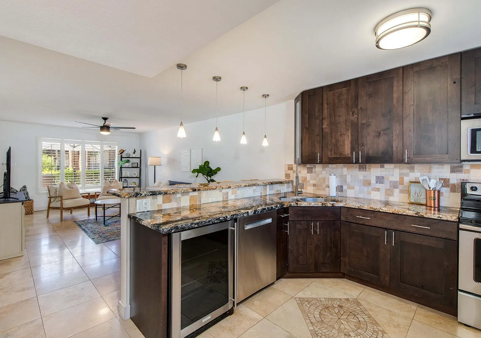 2 bed, 1.5 bath, 1039 sqft, $2,300 — Photo 1