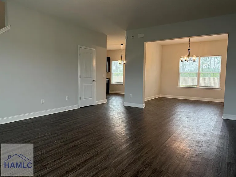 345 McClelland Loop NE — Photo 4