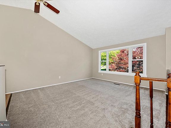 3rd image of 233 Diamond Dr