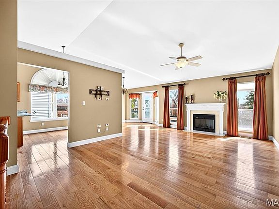 5th image of 615 Thornridge Dr