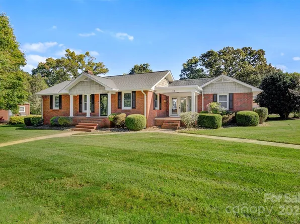 114 34th St NW, Hickory, NC 28601