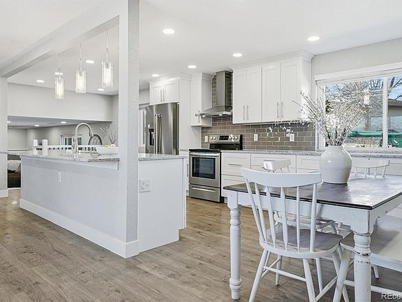 3rd image of 1148 W Hinsdale Drive