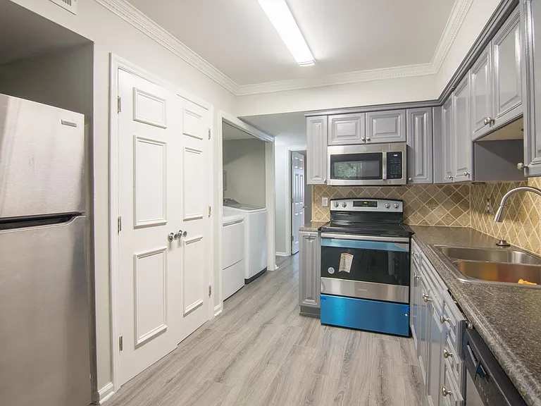 7908 Horse Chestnut Ln #7908 — Photo 9
