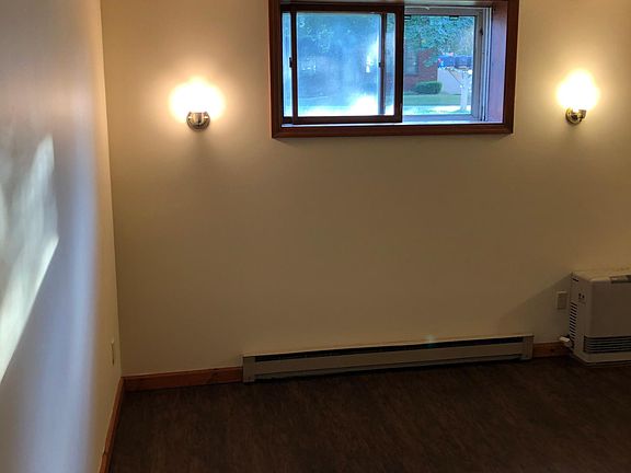 4th image of 22 Pawling Ave #4