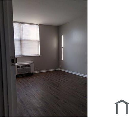 2nd image of 4300 W Ford City Dr APT 406A