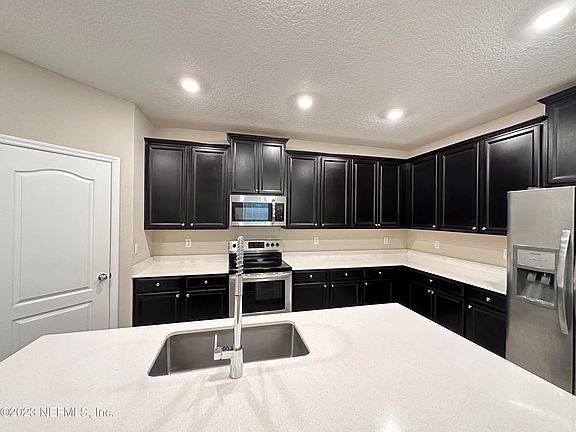 4th image of 10183 Roman Ln